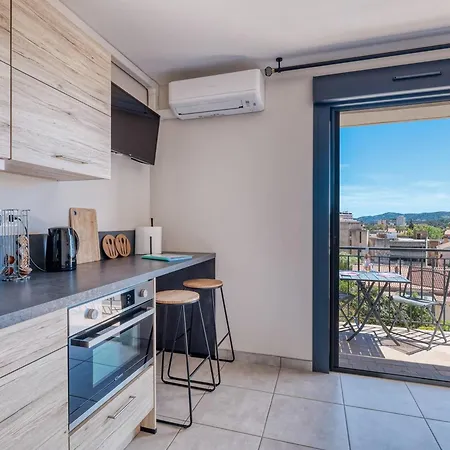 Climatisé Centre-ville - 2 Pers. - Fr-1-816-40 Le Lavandou